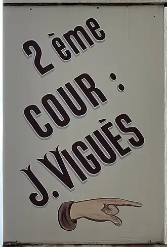 Voir la plaque.