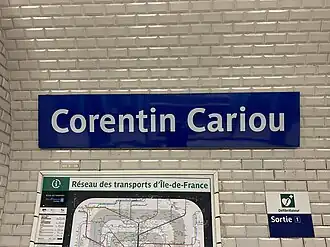 Plaque émaillée indiquant le nom de la station.