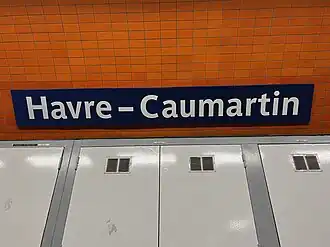 Plaque nominative de la station.