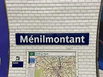 Plaque émaillée indiquant le nom de la station.