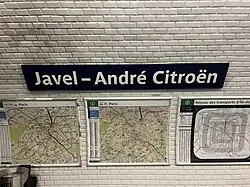 Plaque émaillée indiquant le nom de la station.