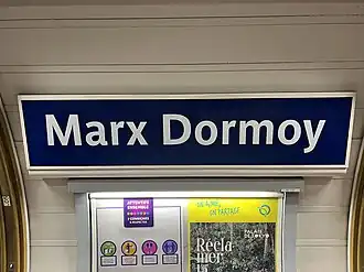 Plaque émaillée indiquant le nom de la station.