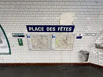 Plaque nominative de la station, sur le quai en direction de Châtelet.