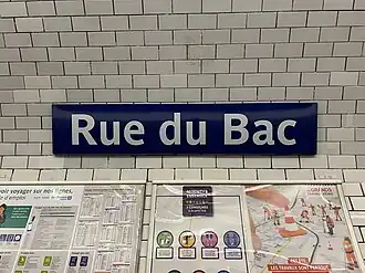 Plaque émaillée indiquant le nom de la station.