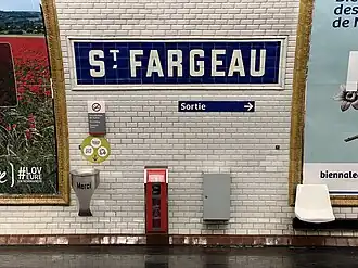 Un piédroit de la station.