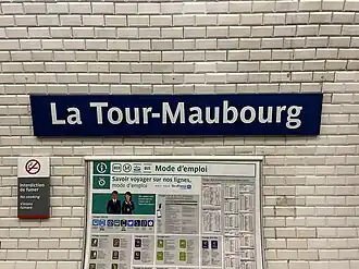 Plaque émaillée indiquant le nom de la station.
