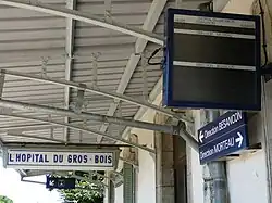 Panneau électronique d'information et de retard des trains.