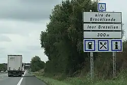 Panneau routier direction Vannes/Lorient, près de Ploërmel