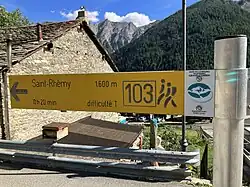 Panneau indicateur sur la commune de Saint-Rhémy-en-Bosses.