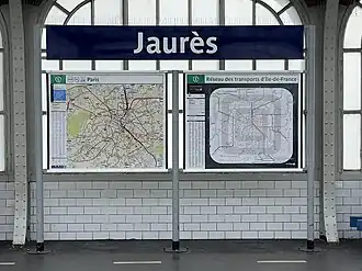 Plaque émaillée indiquant le nom de la station.