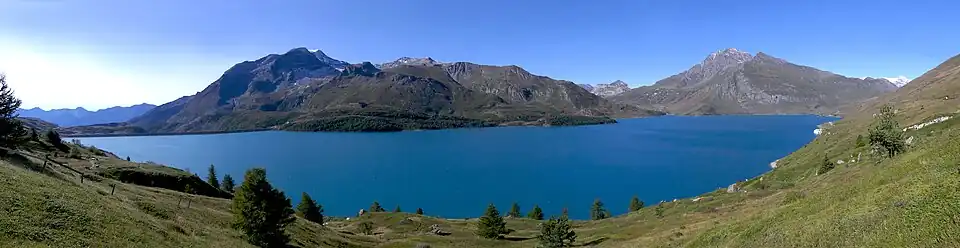 Panorama du lac du Mont-Cenis.