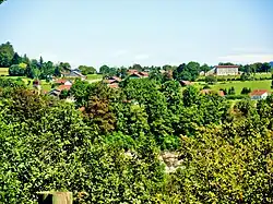 Panorama sur le village depuis le belvédère du miroir.