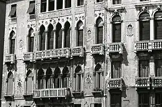 Palais Barbaro a San Vidal, detaille de la façade