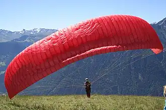 Parapente au départ du Signal de Bisanne (1&nbsp;941&nbsp;m).