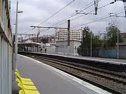 L'un des quais de la gare de Bourg-la-Reine.