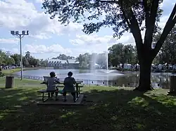 L'étang et l'Île-des-Moulins