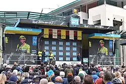 Matteo Jorgenson sur le podium de Paris-Nice 2025.
