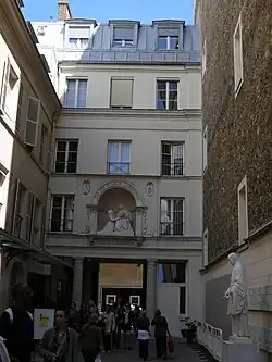 Vue du porche, depuis l'intérieur.