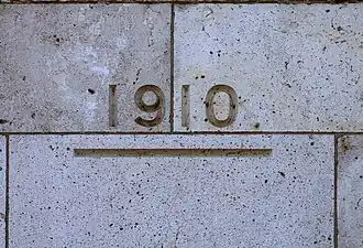 Paris, sur le pont Alexandre-III.