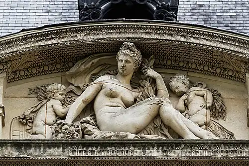L'Abondance, Paris, palais du Louvre.