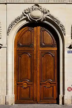 Porte du petit hôtel de Villars.