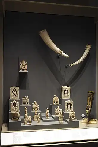 Vue d'ensemble des 16 pièces exposées à la BnF.