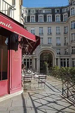 Entrée du no 37 : résidence "Concordia".