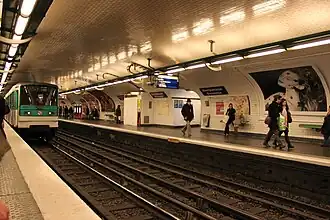 Quais et MF 67 de la ligne 12.