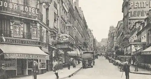 Rue Lepic depuis la place en 1925, carte postale.