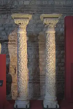 Colonnes en marbre mérovingiennes exposées au musée de Cluny (Paris), provenant de Toulouse.