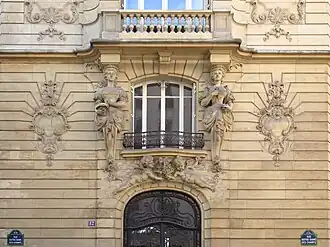 Façade du no&nbsp;82 (détail).