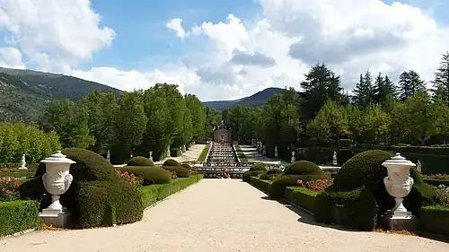La perspective de la Grande Cascade.