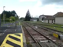 Les voies en direction de Saint-Sulpice-Laurière.