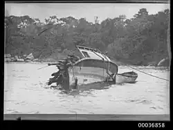 Photographie noir et blanc de la section dans l'eau.