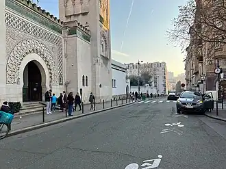 Image illustrative de l’article Parvis Abdelkader-Mesli