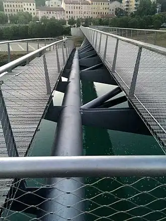 Vue de la passerelle de la Paix.