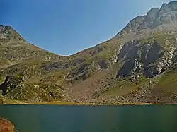 Le Passo di Pila vu du lac.