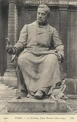 Louis Pasteur (1899-1900), Paris, cour d'honneur de la Sorbonne.