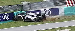 Photo de l'accident de Pastor Maldonado lors des essais libres du Grand Prix de Malaisie 2011