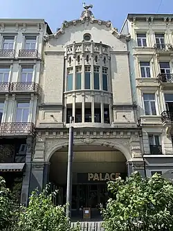 Description de cette image, également commentée ci-après