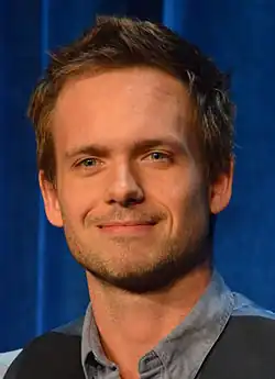 Patrick J. Adams incarne Mike Ross.