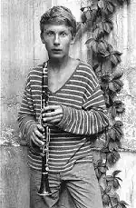 Patrick à la clarinette (1962), Le développement et l'Épreuve, Time Life, 1972, p.&nbsp;134-135. Leica M3, Summicron 50&nbsp;mm, ciel voilé. Tirage sur papier Ilford Multigrade.