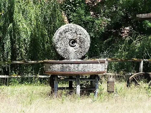 Meules de la minoterie Mazeau.