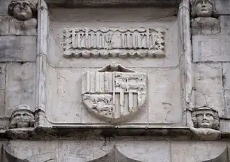 Photographie en couleur d'une inscription gravée « FEBUS ME FE ».