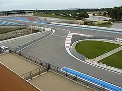 L'entrée des stands.