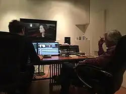 Photo montrant Paul Verhoeven participer au montage de Elle