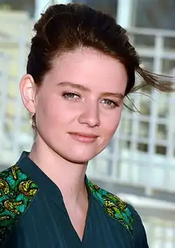 Pauline Étienne(Suzanne).