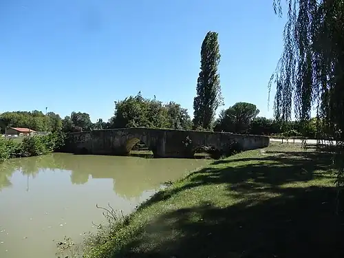 Le Gers au Vieux Pont de Pavie.