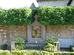Le monument aux morts.