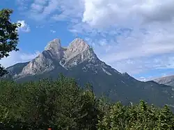 Massif du Pedraforca à double crête en forme de fourche, zone sud-ouest du parc.